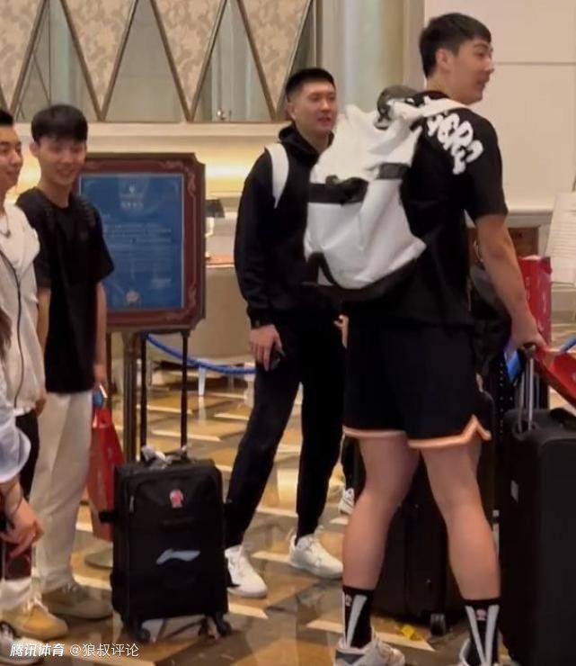 女女互相吮乳gl